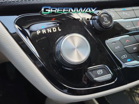 Used 2023 Chrysler Pacifica Touring-L FWD image 23