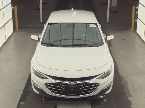 Used 2024 Chevrolet Malibu LT image 2