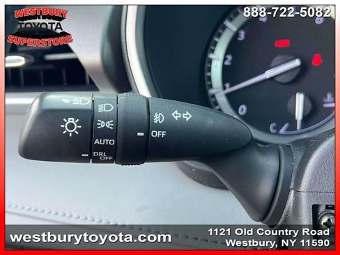 Used 2022 Toyota Highlander XLE AWD/4WD image 29