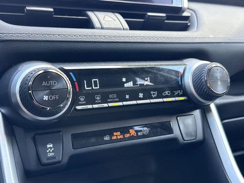 Used 2025 Toyota RAV4 XLE image 20