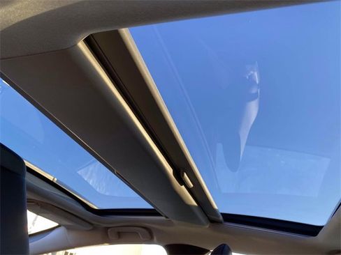 Used 2024 Toyota Prius Limited image 9