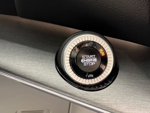 Used 2025 Jeep Wagoneer 4WD image 34