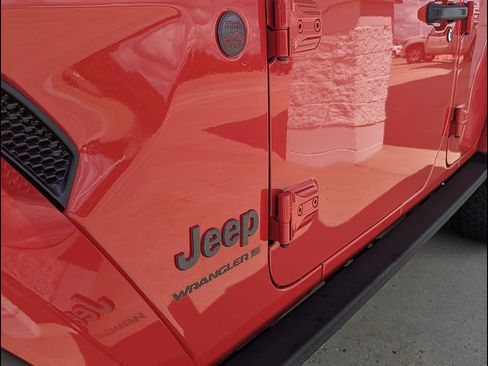 Used 2023 Jeep Wrangler Unlimited Rubicon w/ LED Lighting Group AWD/4WD image 14