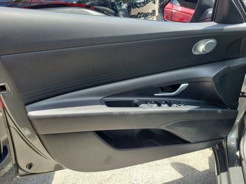 Certified 2024 Hyundai Elantra SE FWD image 10