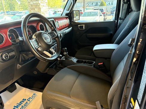 Used 2020 Jeep Gladiator Rubicon image 2