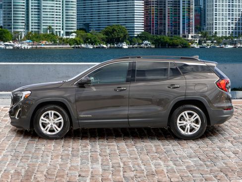 Used 2020 GMC Terrain SLE w/ Driver Convenience Package image 8