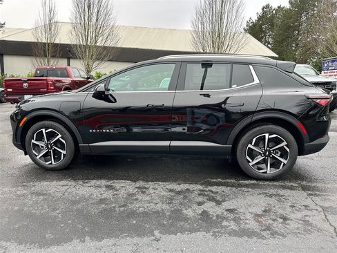 New 2026 Chevrolet Equinox EV LT image 2