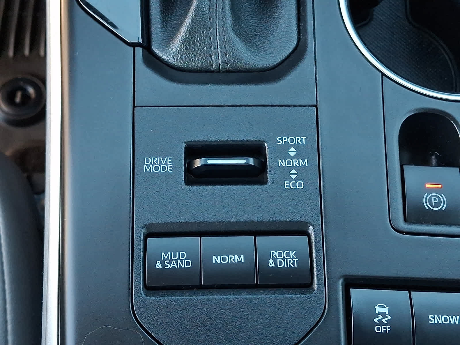 Certified 2021 Toyota Highlander XLE AWD/4WD image 28