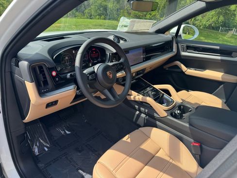 New 2025 Porsche Cayenne Coupe image 4