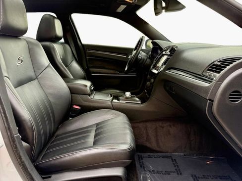 Used 2018 Chrysler 300 S w/ 300S Premium Group image 19