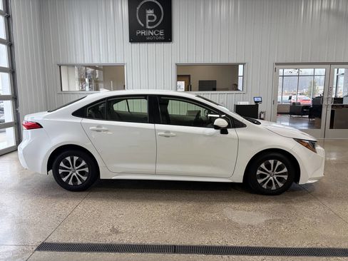 Used 2022 Toyota Corolla LE image 5