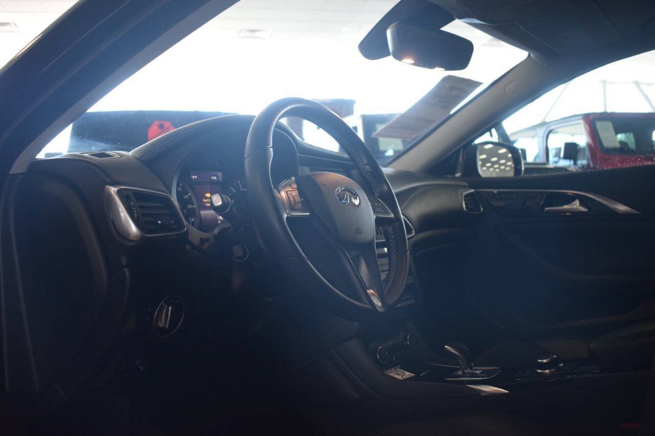 Used 2018 INFINITI QX30 Premium w/ Navigation Package AWD/4WD image 21