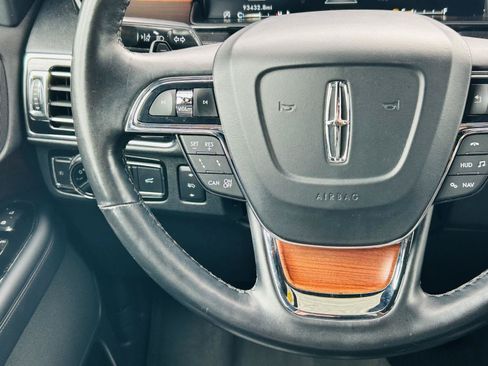 Used 2019 Lincoln Navigator Reserve AWD/4WD image 23