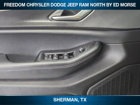Used 2025 Jeep Grand Cherokee Altitude AWD/4WD image 17