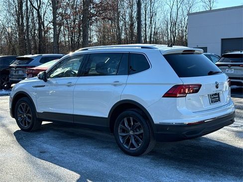 Certified 2023 Volkswagen Tiguan SE image 4