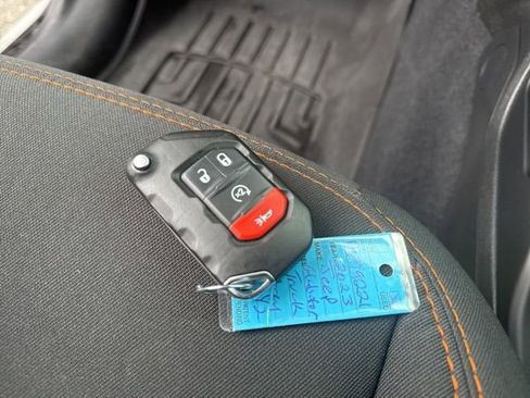 Used 2023 Jeep Gladiator Mojave w/ Cold Weather Group image 35