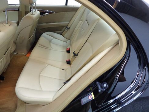 Used 2009 Mercedes-Benz E 350 4MATIC Sedan image 10