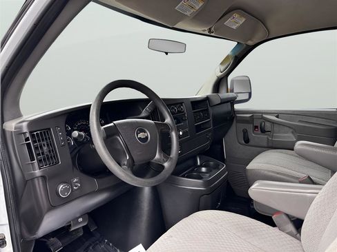 Used 2010 Chevrolet Express 2500 Extended RWD image 10