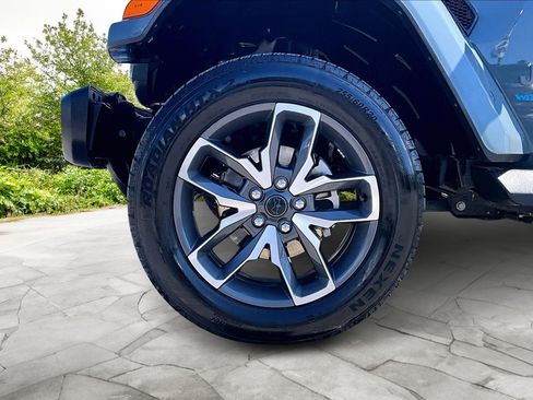 Used 2024 Jeep Wrangler Sport S image 9