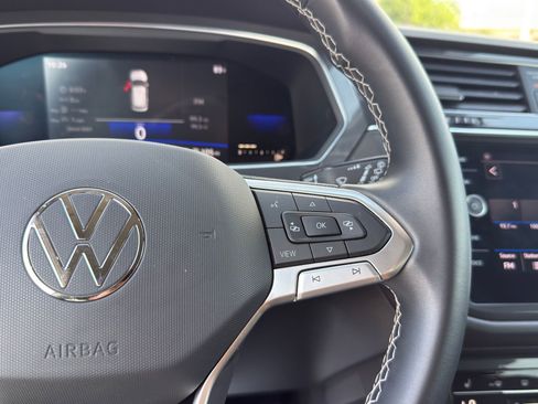Used 2022 Volkswagen Tiguan SE FWD image 19