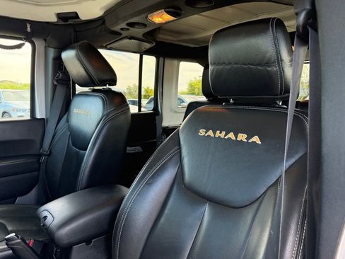 Used 2015 Jeep Wrangler Unlimited Sahara w/ Dual Top Group AWD/4WD image 19