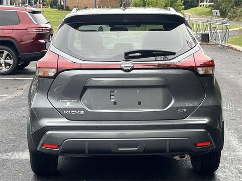 Used 2023 Nissan Kicks SR w/ SR Premium Package image 6
