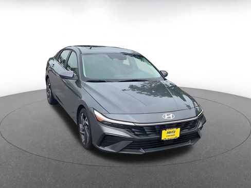 Used 2025 Hyundai Elantra SEL FWD image 3