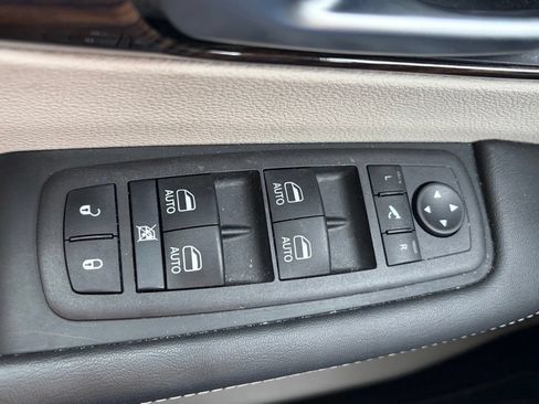 Used 2024 Chrysler Pacifica Limited FWD image 63