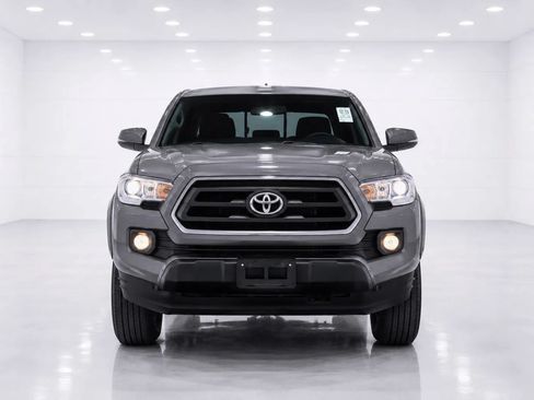 Used 2020 Toyota Tacoma SR5 RWD image 8