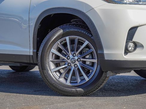 Used 2019 Toyota Highlander XLE image 1