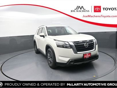 Used 2023 Nissan Pathfinder SV