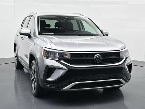Used 2024 Volkswagen Taos SE FWD image 9