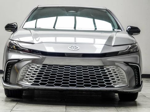Used 2025 Toyota Camry XSE FWD image 8