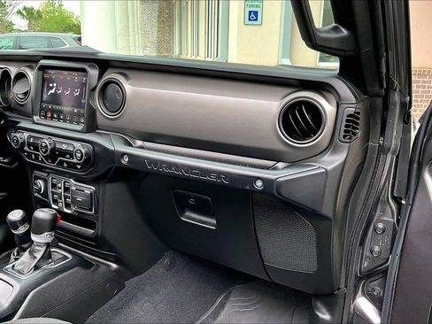 Used 2022 Jeep Wrangler Unlimited Sport w/ Sun And Sound Package image 18