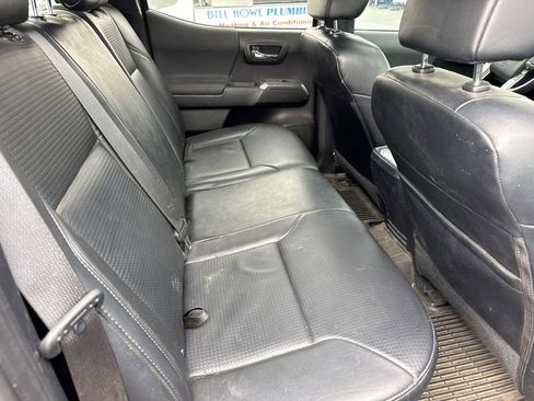 Used 2019 Toyota Tacoma TRD Off-Road AWD/4WD image 3