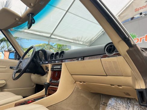 Used 1987 Mercedes-Benz 560 SL image 23