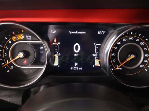 Used 2023 Jeep Wrangler Unlimited Rubicon AWD/4WD image 4