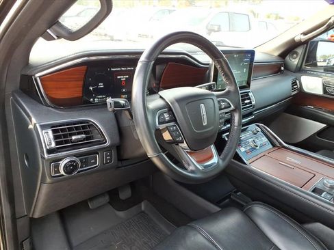 Used 2021 Lincoln Navigator Reserve w/ Luxury Package image 18
