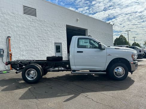 New 2024 RAM 3500 Tradesman image 9