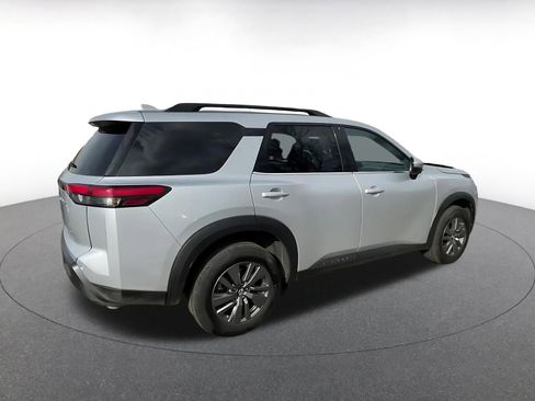 Used 2025 Nissan Pathfinder SV image 15