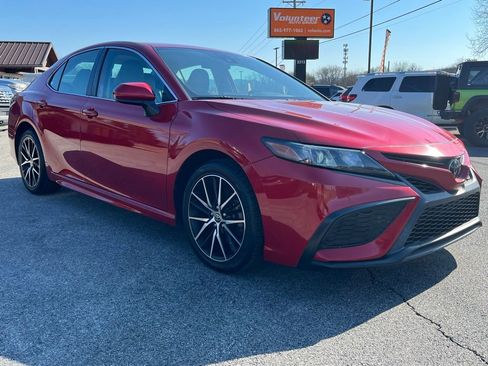 Used 2021 Toyota Camry SE FWD image 1