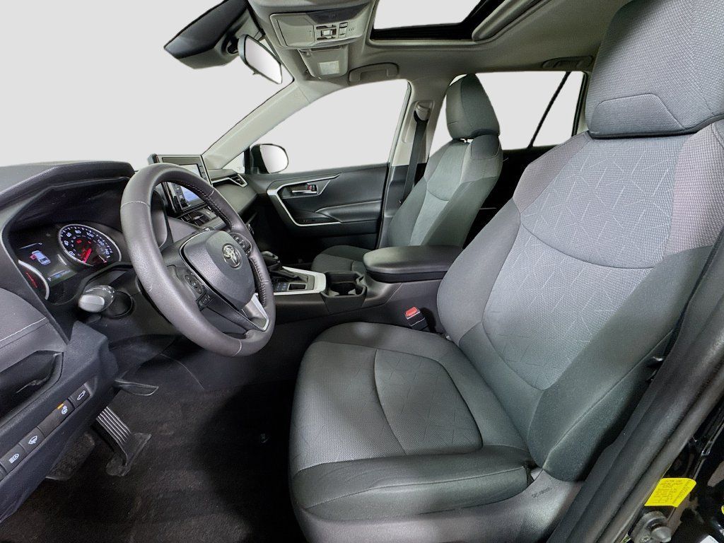 Used 2020 Toyota RAV4 XLE w/ Convenience Package AWD/4WD image 18