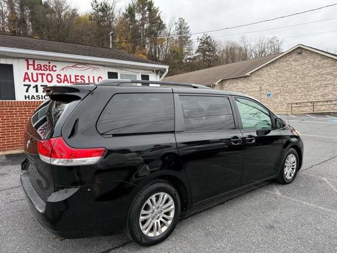 Used 2014 Toyota Sienna XLE image 5