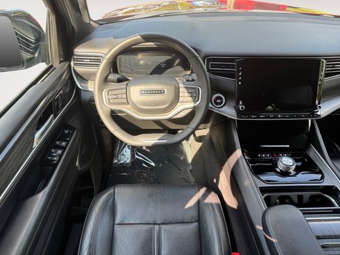 Used 2024 Jeep Wagoneer Series II w/ Flexible Seating Group RWD image 10