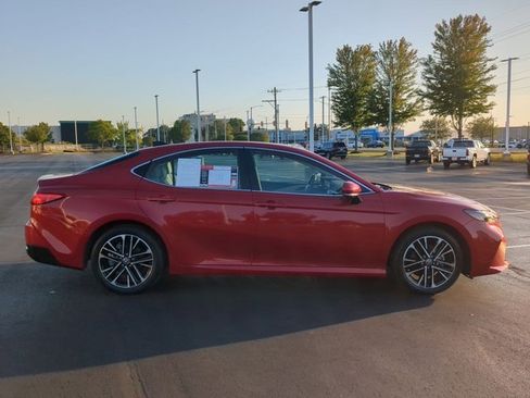Used 2025 Toyota Camry XLE image 6