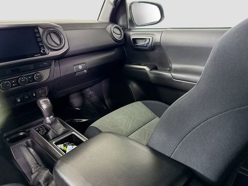 Certified 2021 Toyota Tacoma TRD Off-Road AWD/4WD image 21