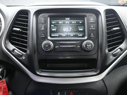 Used 2014 Jeep Cherokee Sport FWD image 11