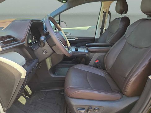 Used 2024 Toyota Sienna Platinum image 22