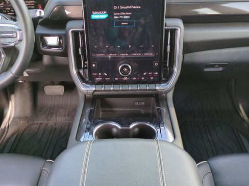 Used 2025 GMC Yukon Elevation AWD/4WD image 20
