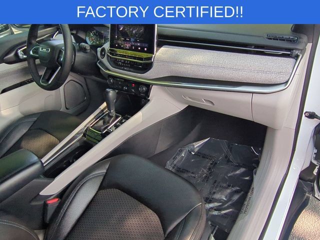 Certified 2024 Jeep Compass Latitude AWD/4WD image 36